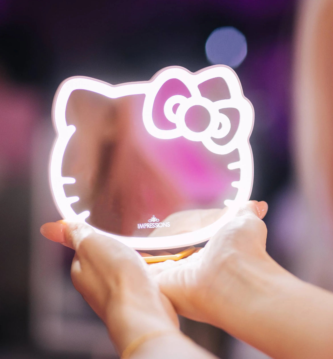 IMPRESSIONS VANITY X HELLO KITTY - LED POCKET MIRROR WITH RING STAND